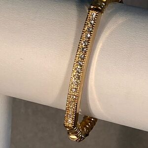 Fun casual Serena bar bracelet. Stretch style, yellow, gold tone.